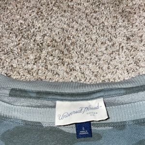 Universal Threads small crew neck